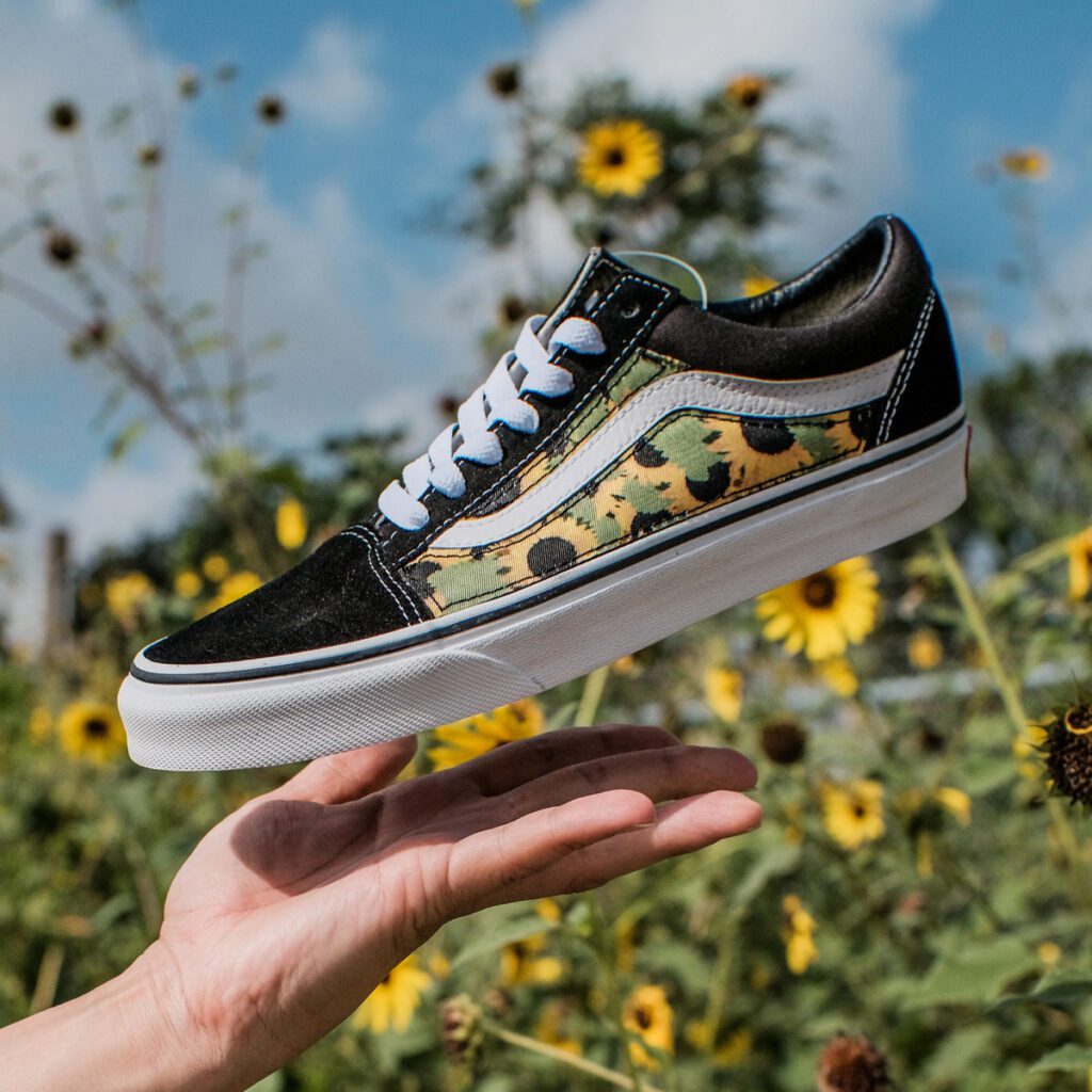 Le modèle Old Skool de chez Vans, Baskets Mixte Adulte pour un Style Urbain Inimitable et Confort Absolu